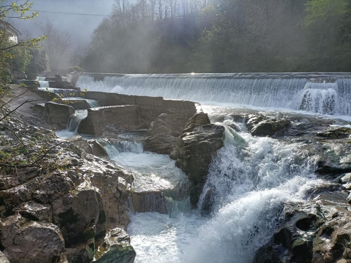 La Salmonera Cangas De Onis Caño Eksteriør bilde