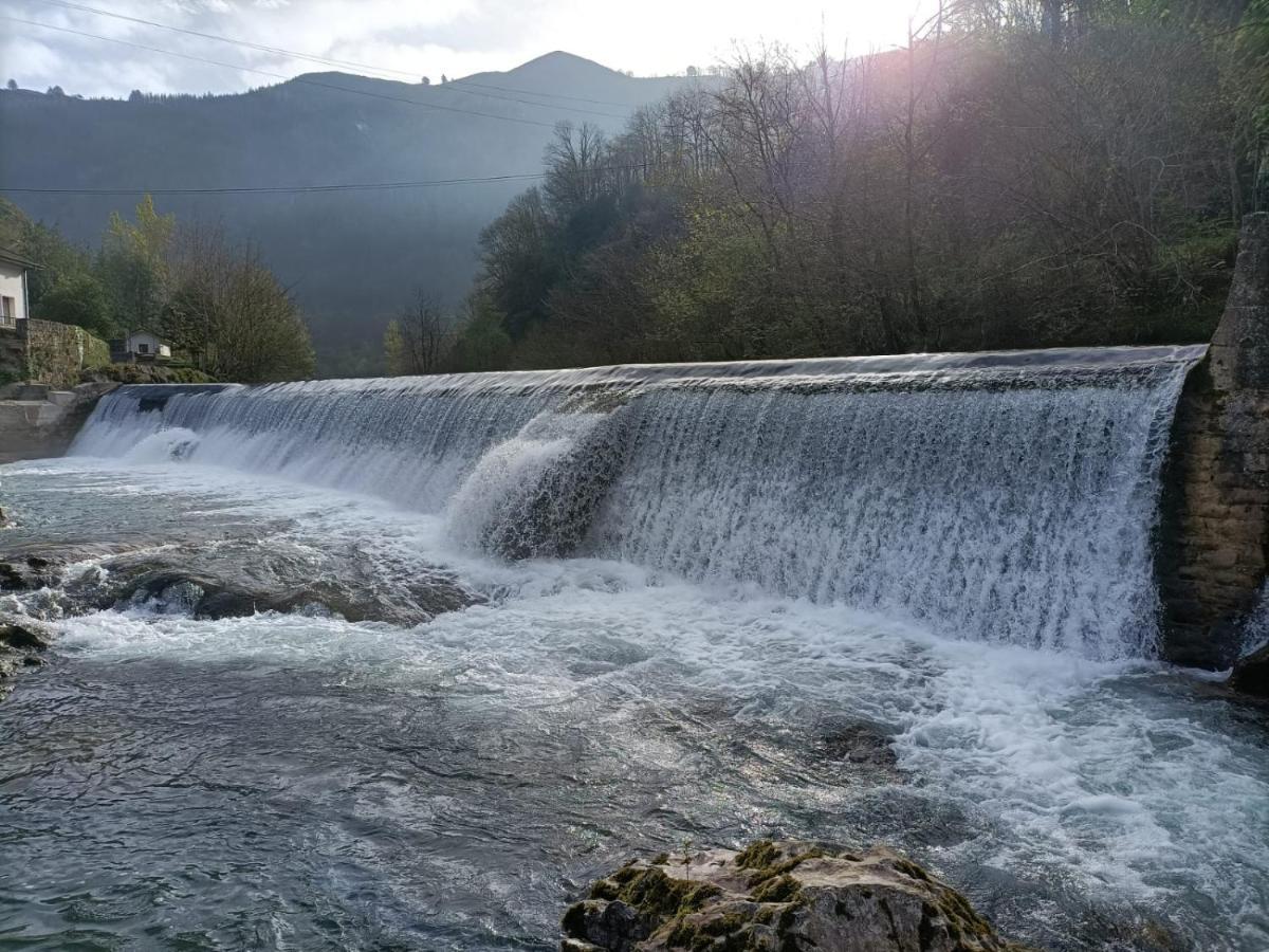 La Salmonera Cangas De Onis Caño Eksteriør bilde