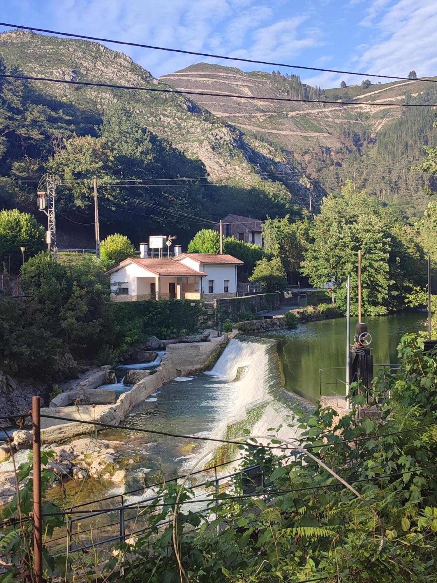 La Salmonera Cangas De Onis Caño Eksteriør bilde
