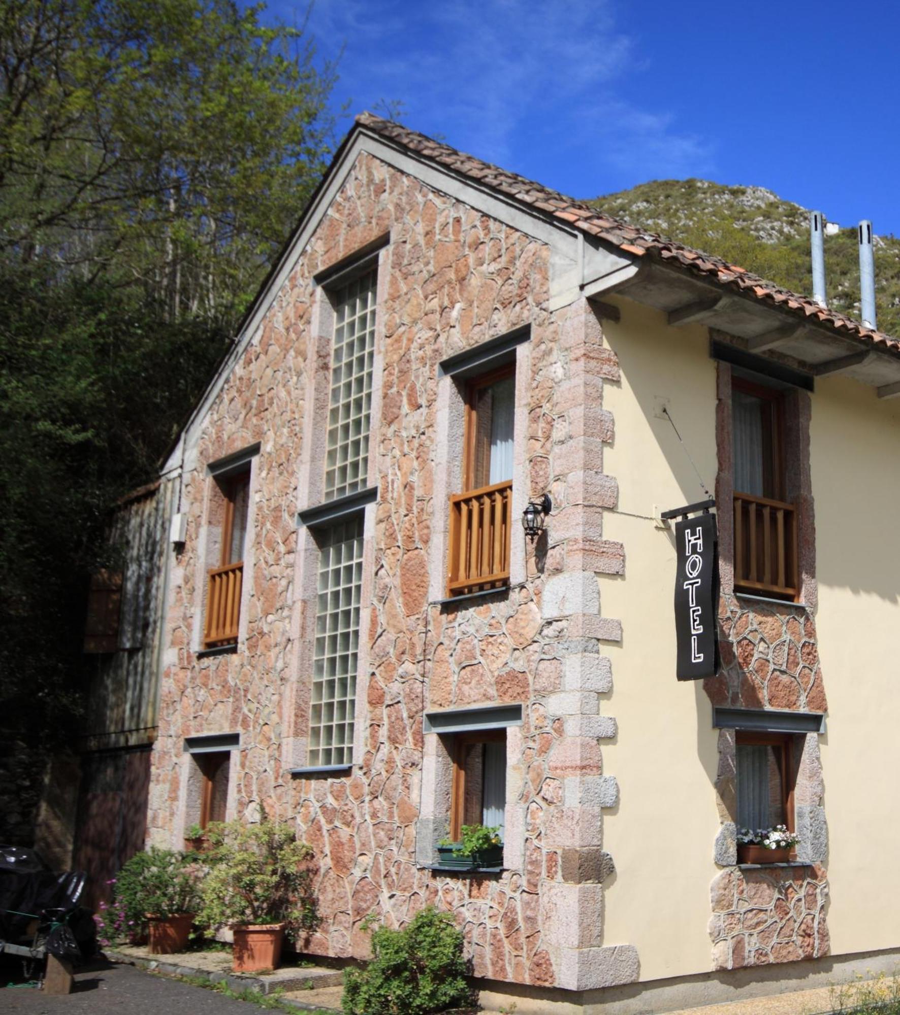La Salmonera Cangas De Onis Caño Eksteriør bilde